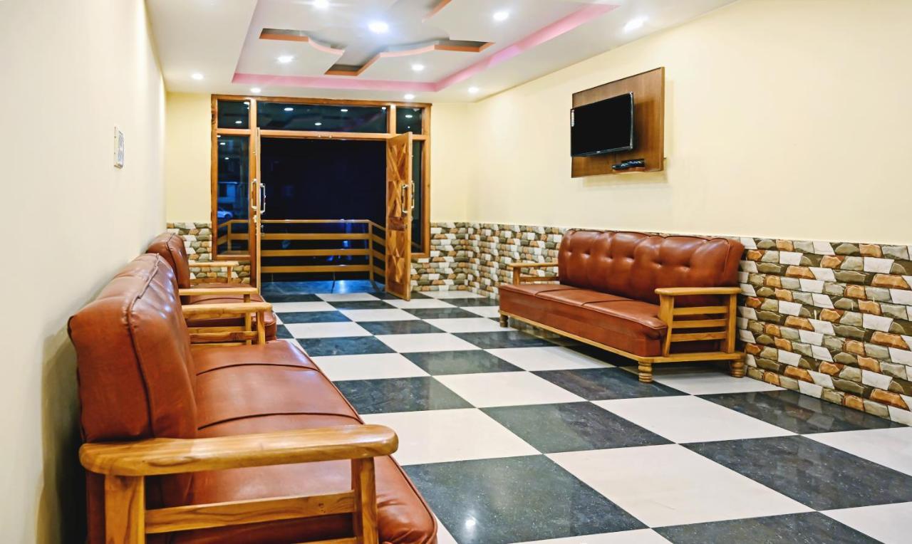 Treebo Trend Hotel Dev Mall Road Manāli Buitenkant foto