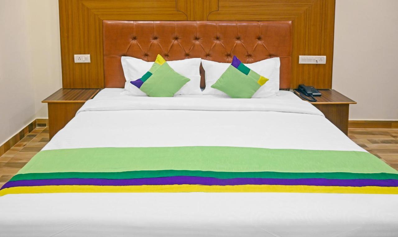 Treebo Trend Hotel Dev Mall Road Manāli Buitenkant foto