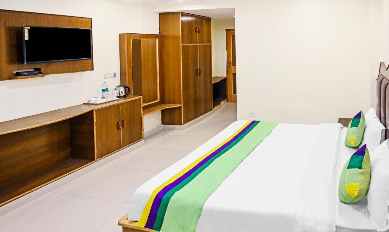 Treebo Trend Hotel Dev Mall Road Manāli Buitenkant foto