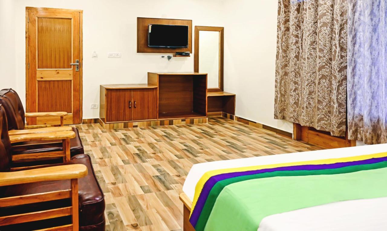Treebo Trend Hotel Dev Mall Road Manāli Buitenkant foto