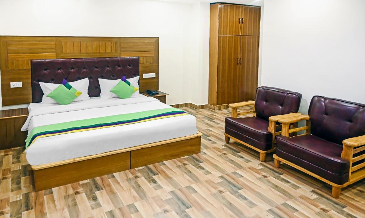 Treebo Trend Hotel Dev Mall Road Manāli Buitenkant foto