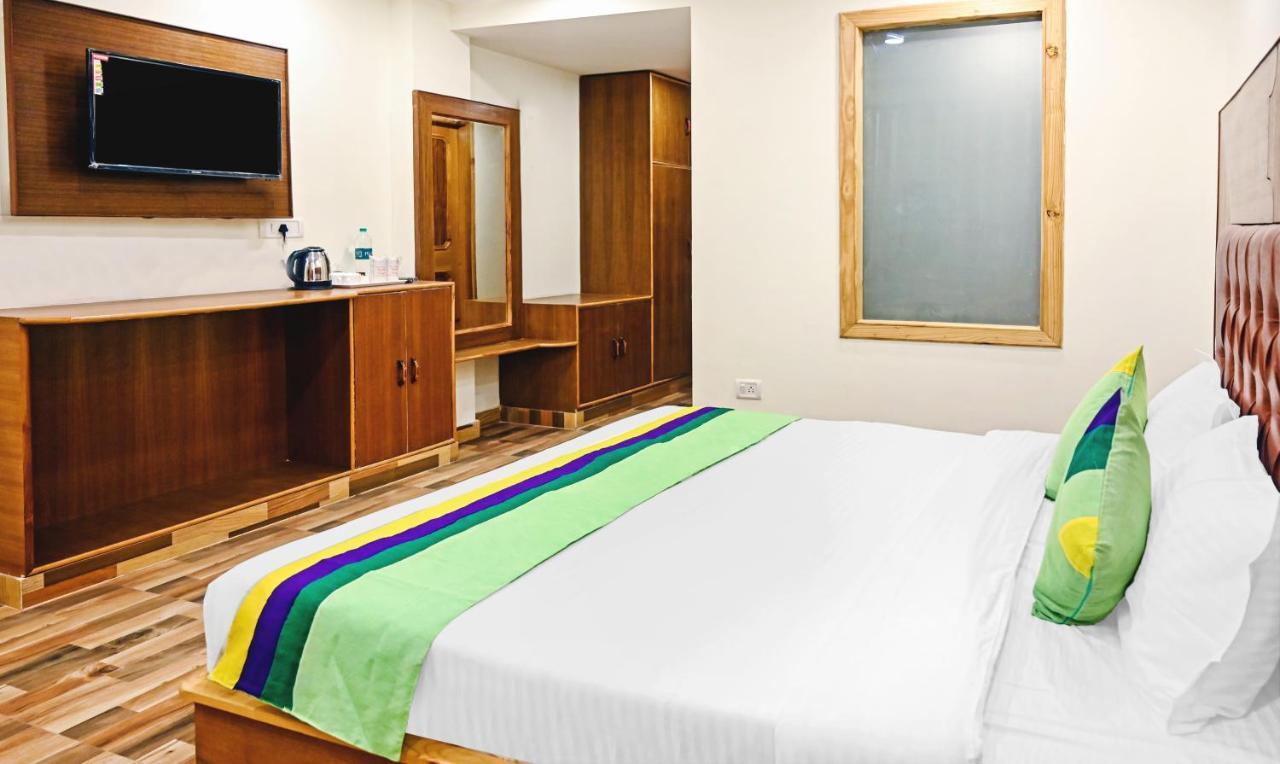 Treebo Trend Hotel Dev Mall Road Manāli Buitenkant foto