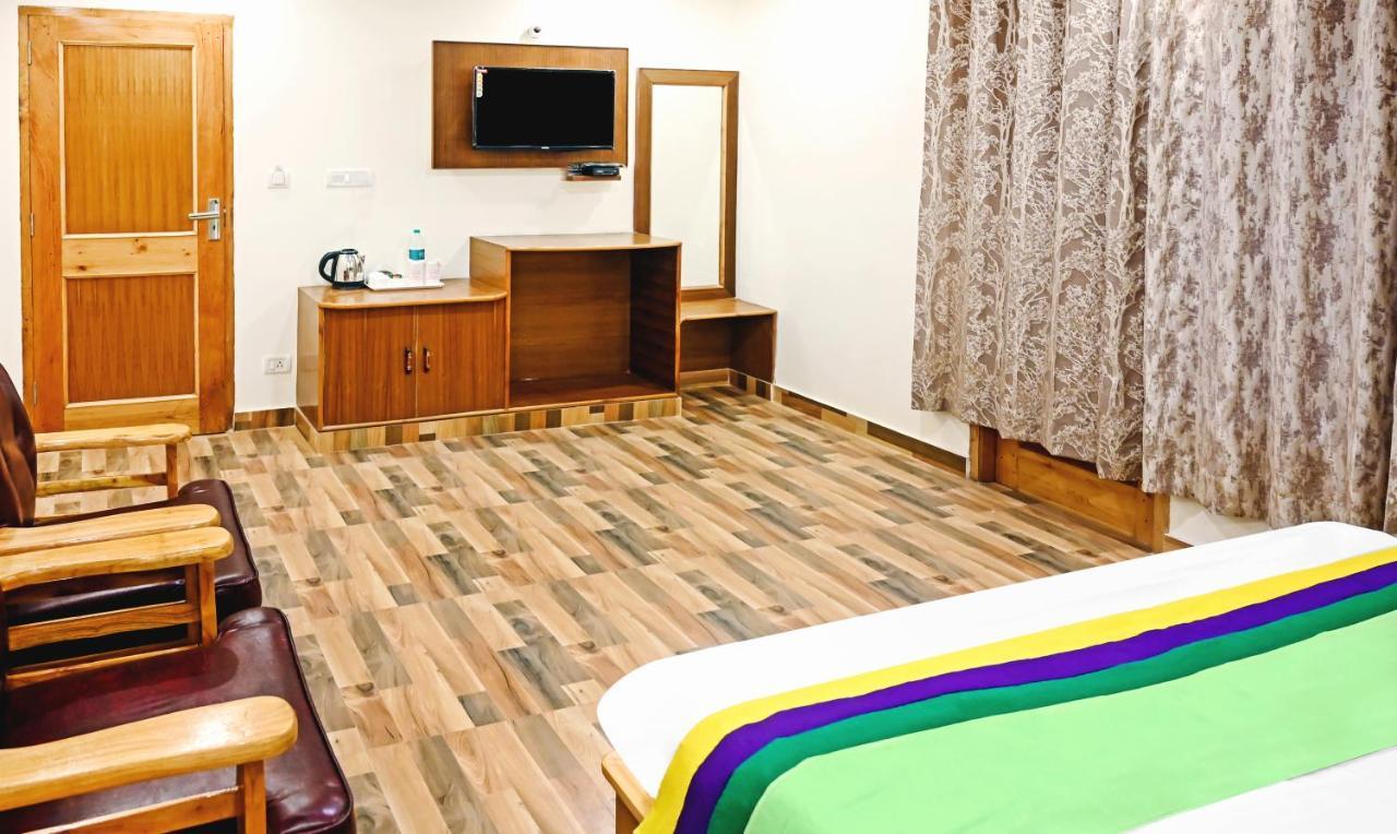Treebo Trend Hotel Dev Mall Road Manāli Buitenkant foto