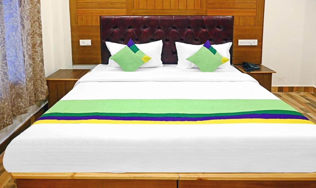 Treebo Trend Hotel Dev Mall Road Manāli Buitenkant foto